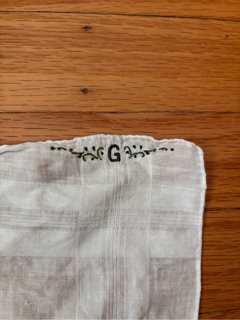 3 Mens Cotton Hankerchiefs - White Embroidered with “G” monogram. - Picture 3 of 3